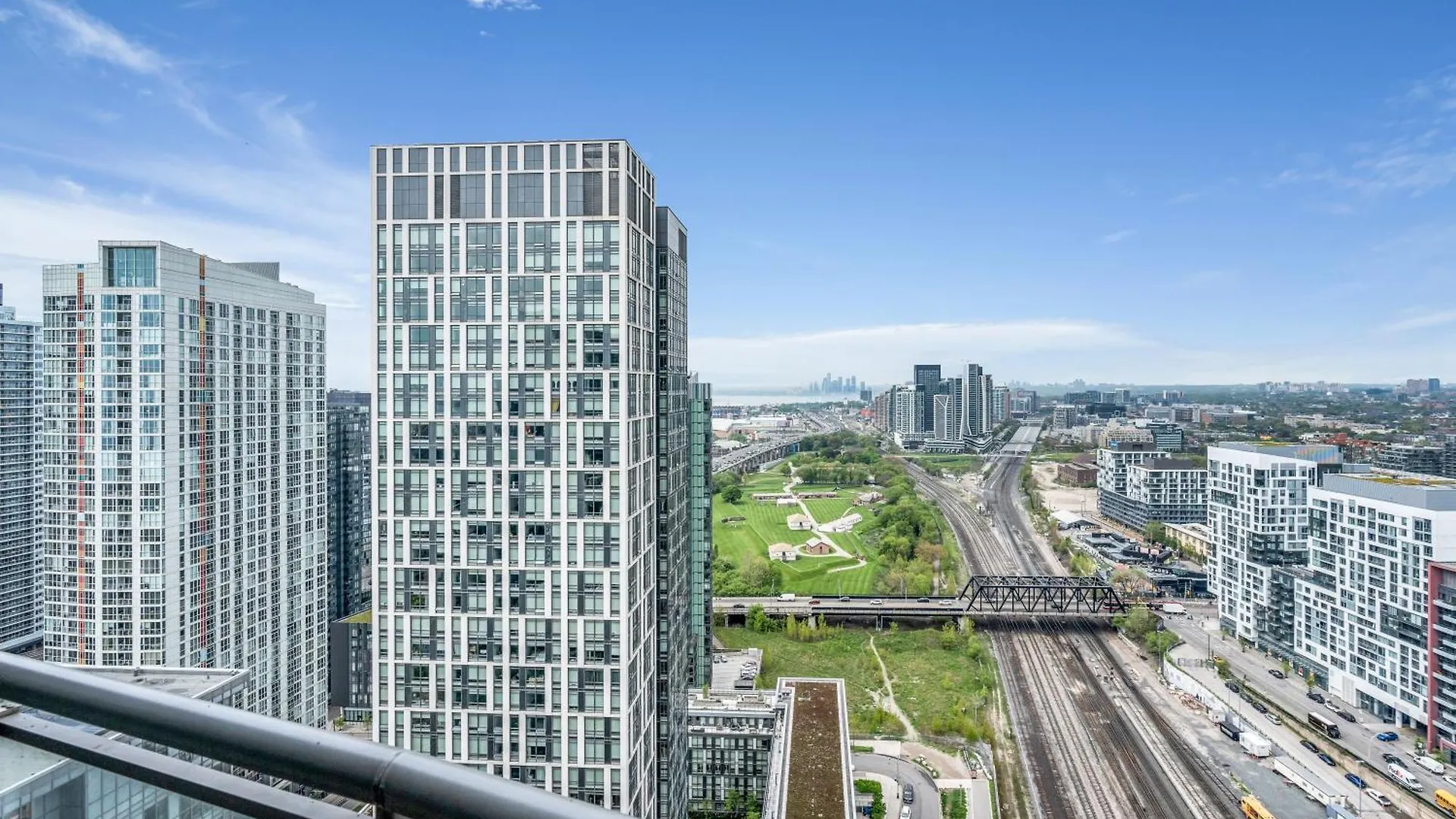 Lake View Suite - 1 Free Parking 多伦多 公寓