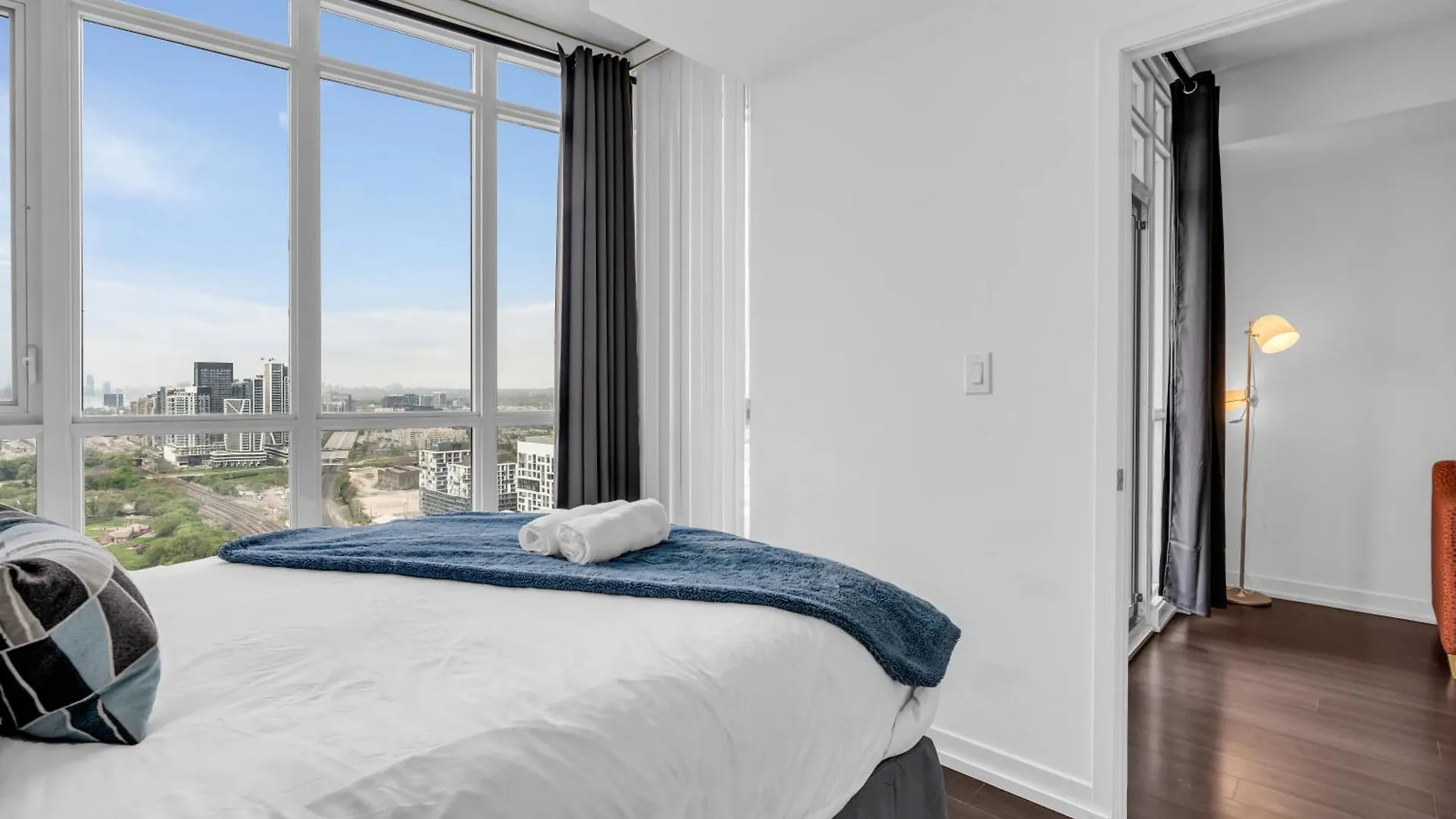 Lake View Suite - 1 Free Parking Toronto 0*,  Canada