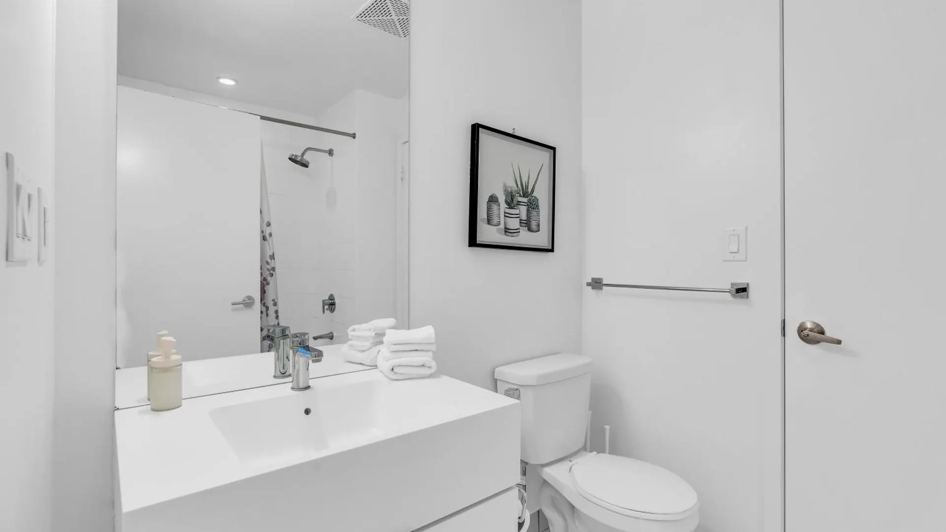 Lake View Suite - 1 Free Parking Toronto Canada